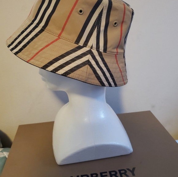 Burberry reversible bucket hat - Picture 4 of 12